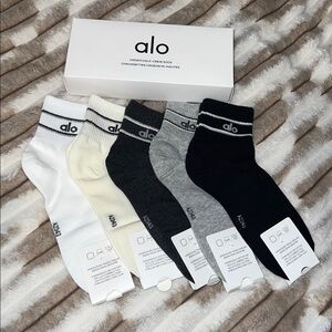 ALO Yoga Socks 5-Pack: Unisex Half-Crew - medium Size.  Gift Set